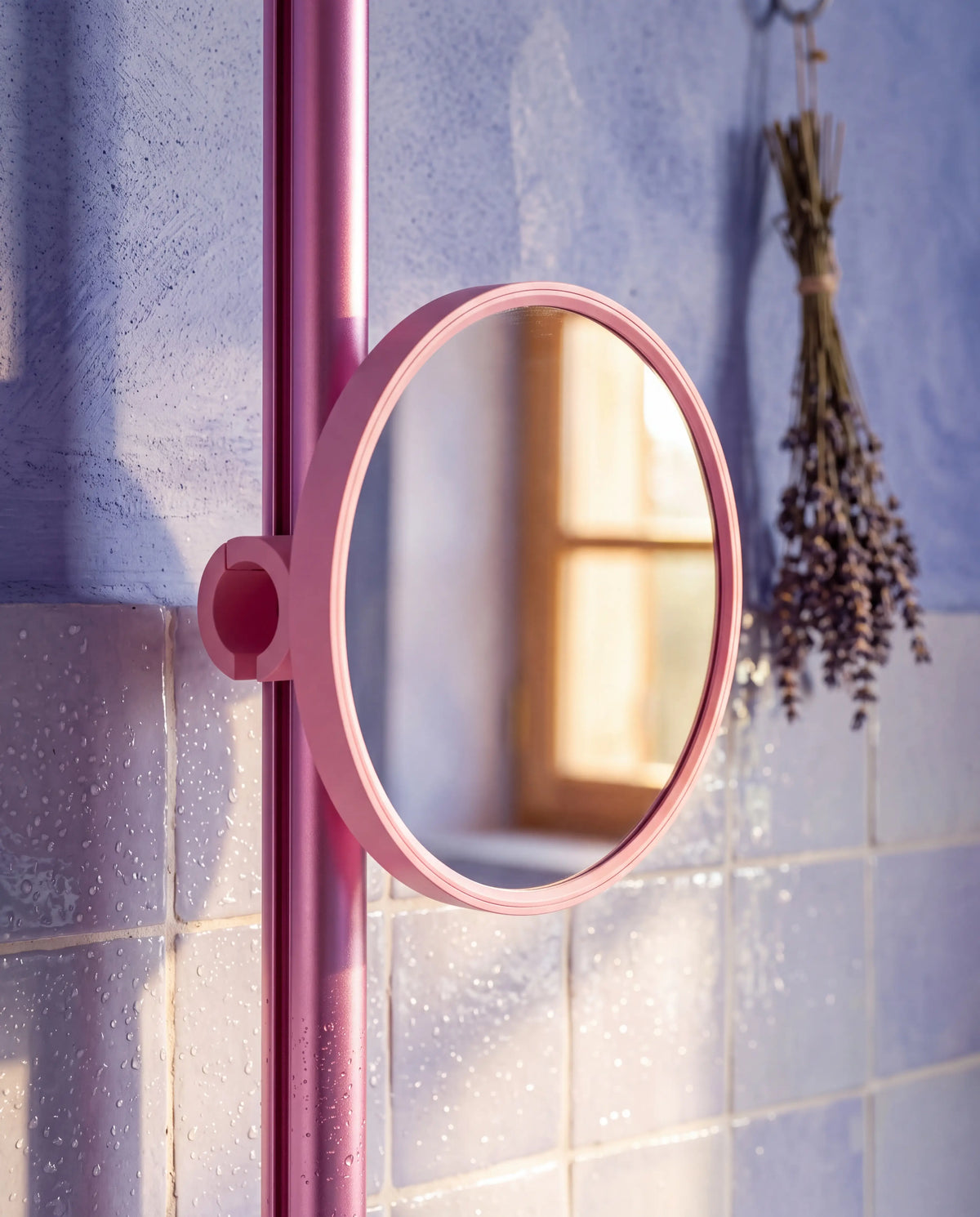 Pink Showrz anti-fog mirror that clips onto the rail