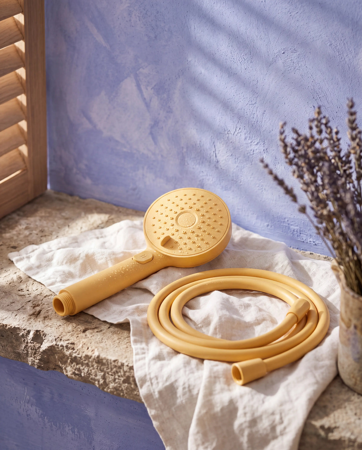 Butter Showrz shower head with matching hose